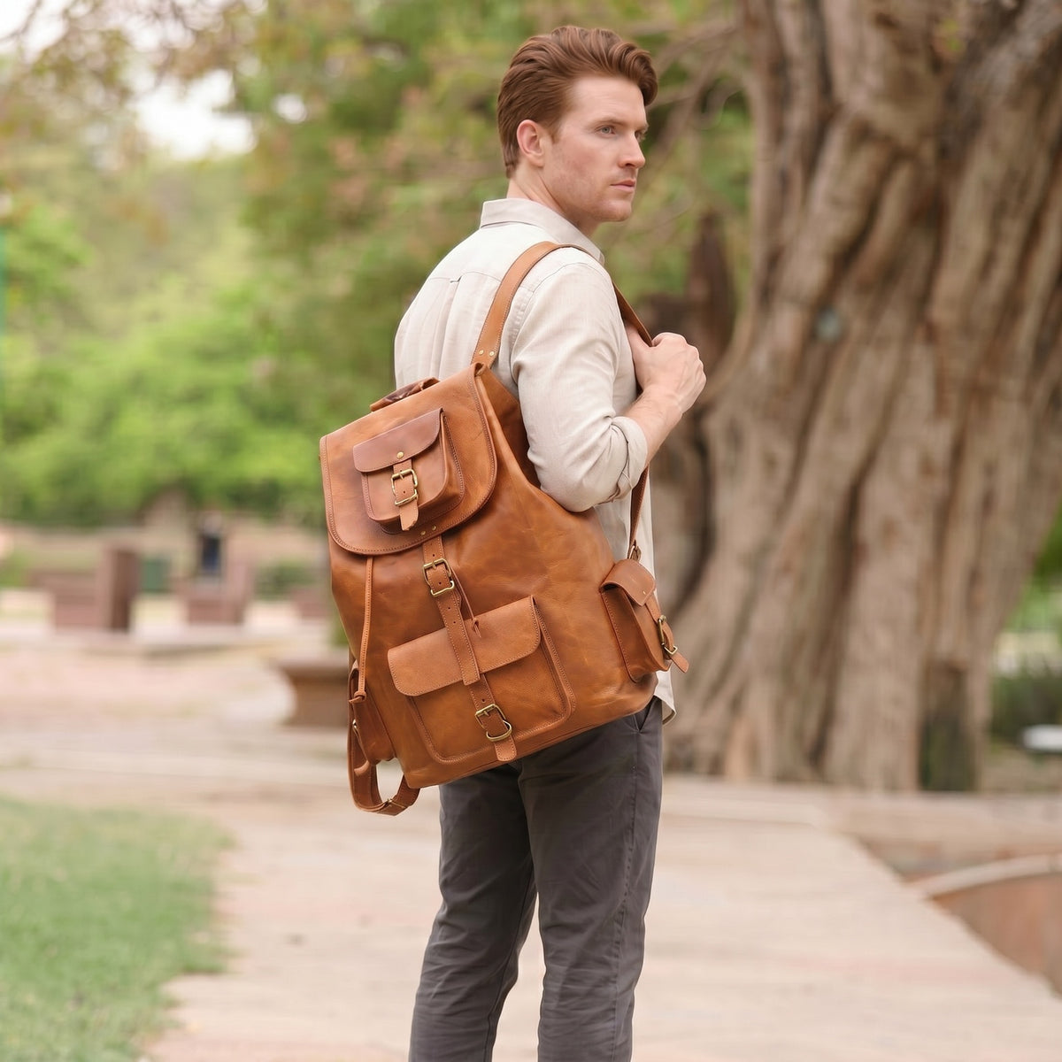 DEKVIO 20 inch full-grain leather laptop backpack — product photo 7