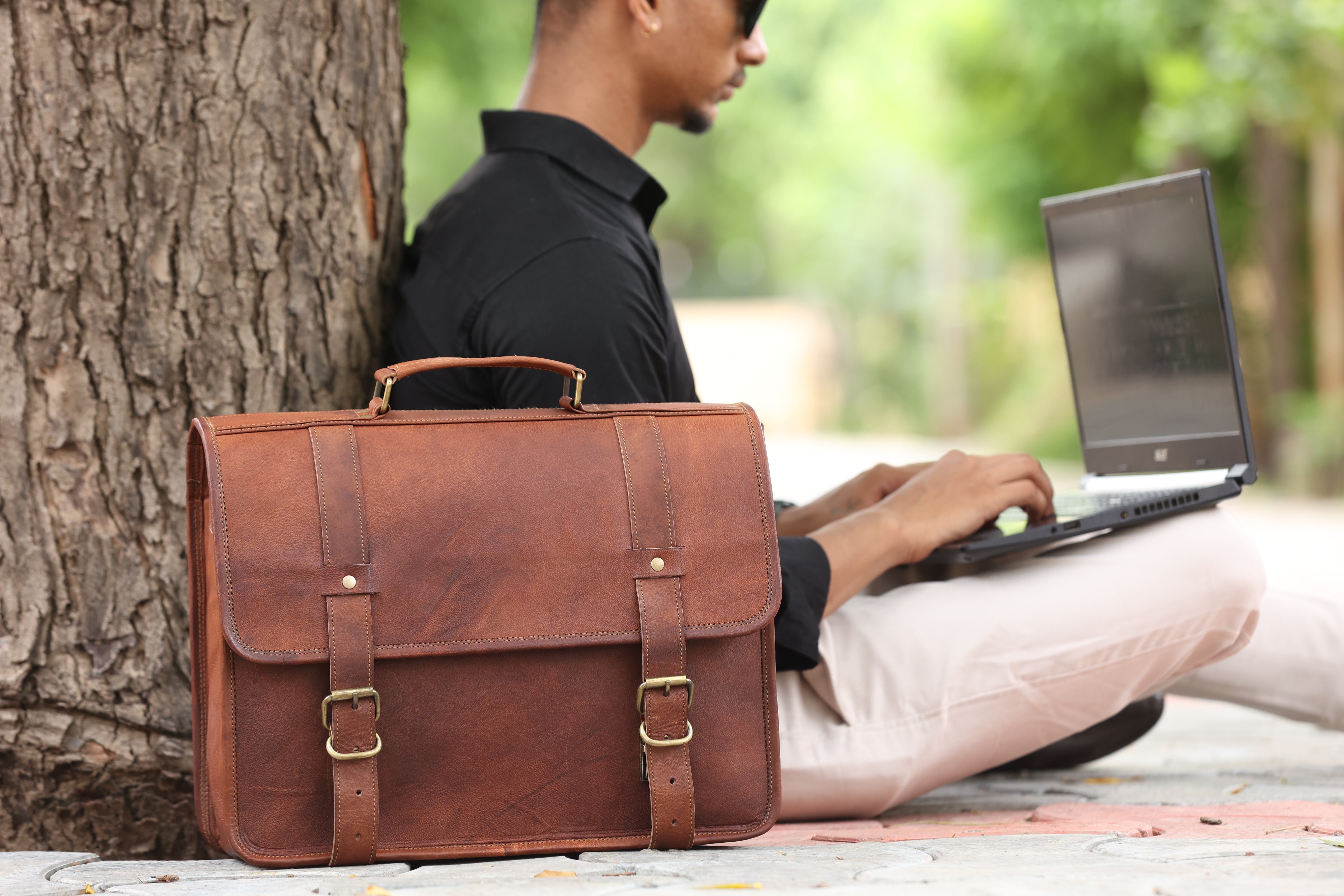DEKVIO Leather Messenger Bag 15.6 Inch Laptop Briefcase Satchel Vintage Crossbody Shoulder Bag for Men Women