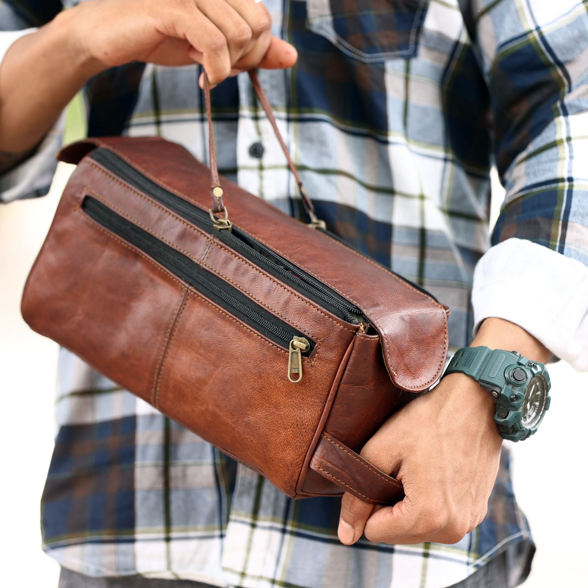 DEKVIO Leather Toiletry Bag for Men Women Travel Dopp Kit Genuine Leather Wash Bag Shaving Kit Cosmetic Organizer
