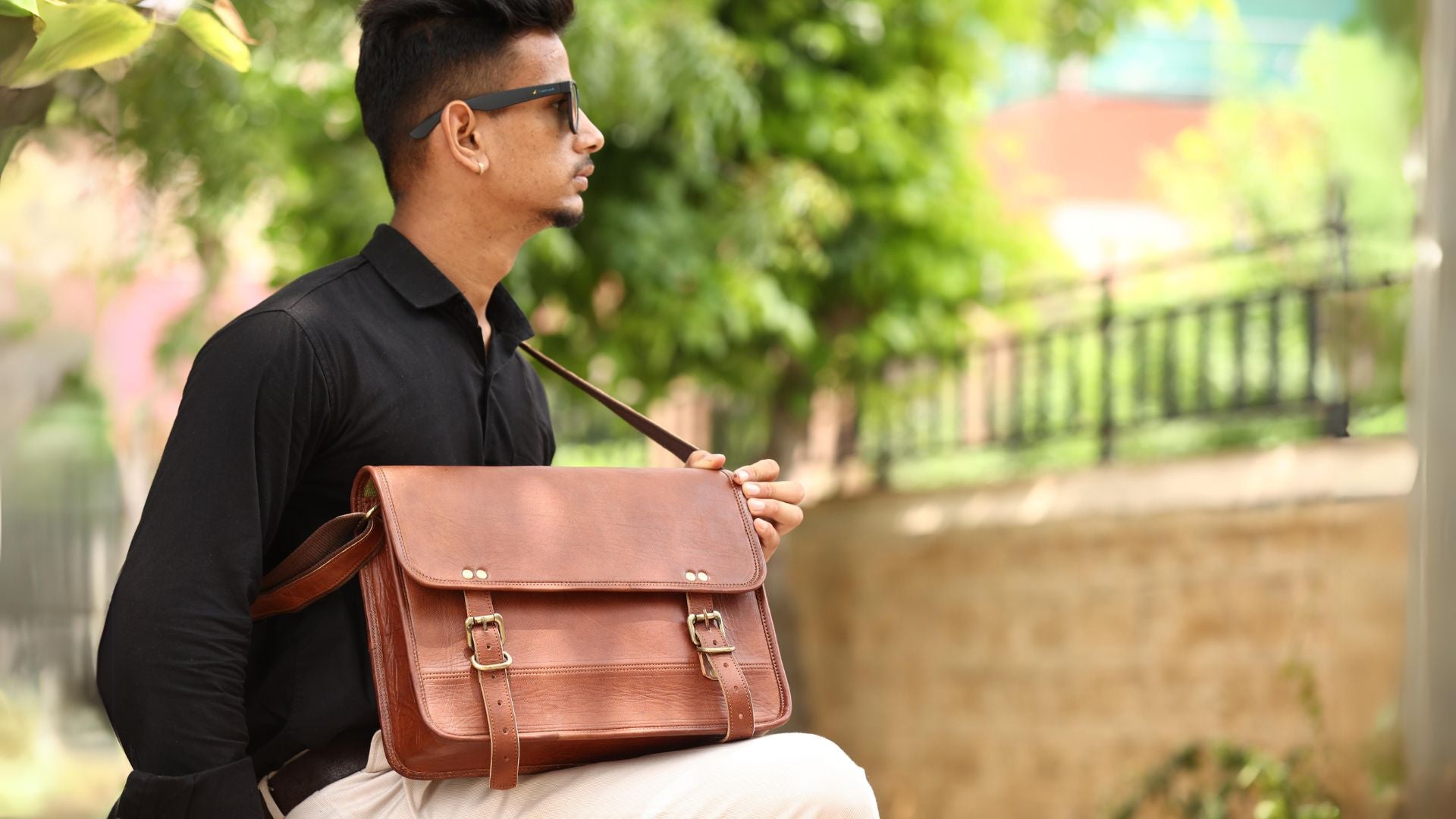 DEKVIO Small Leather Messenger Bag Crossbody Satchel for iPad Tablet 10 Inch Vintage Shoulder Bag for Men Women