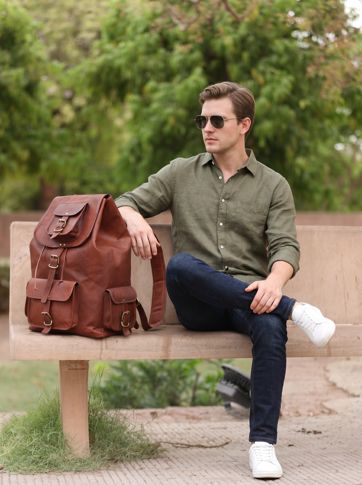 DEKVIO 20 inch full-grain leather laptop backpack — product photo 26