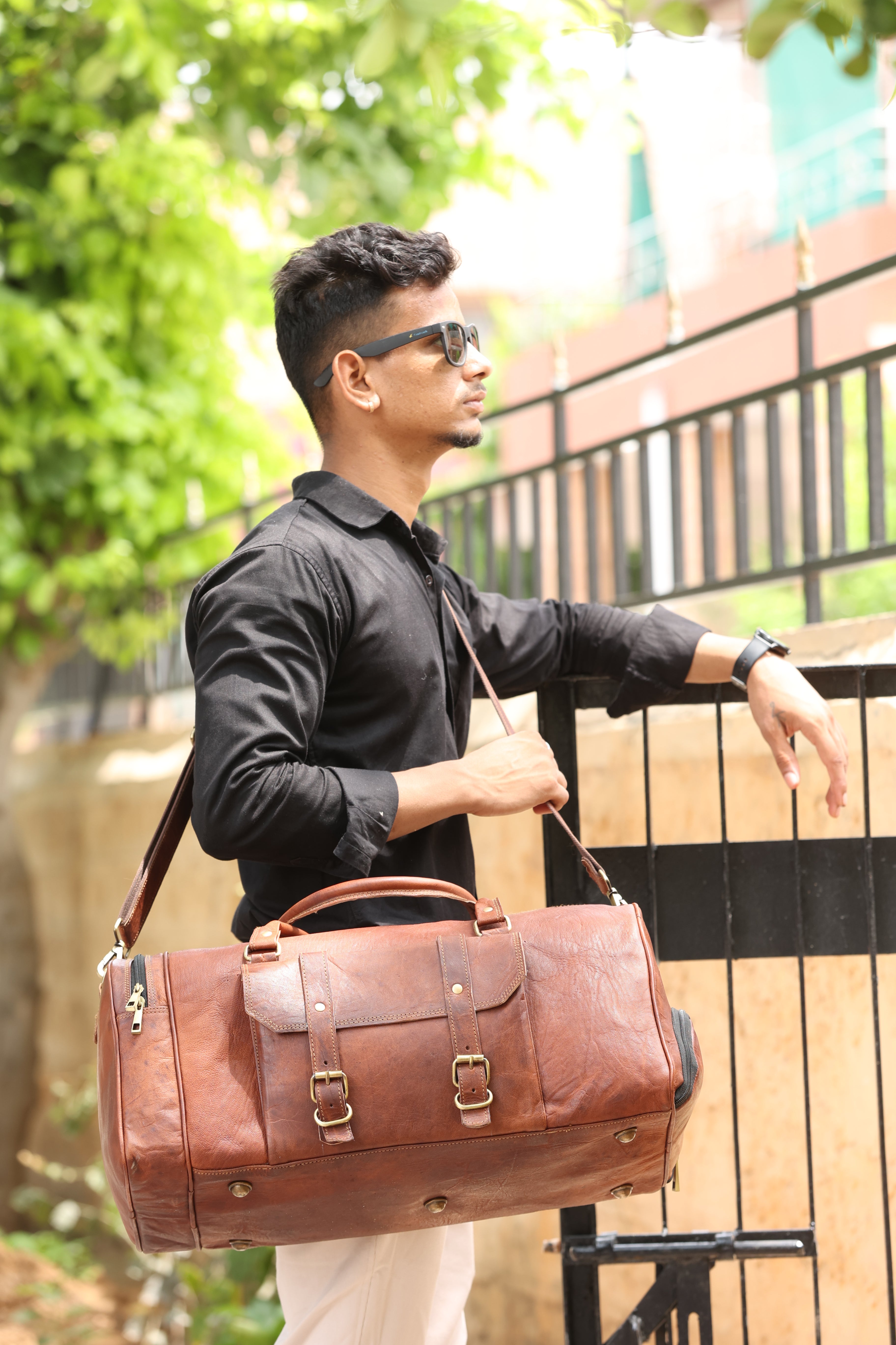 DEKVIO Leather Gym Duffle Bag with Shoe Compartment | Handcrafted Genuine Leather Weekender | Men & Women | Brown, Coffee, Tan, Black