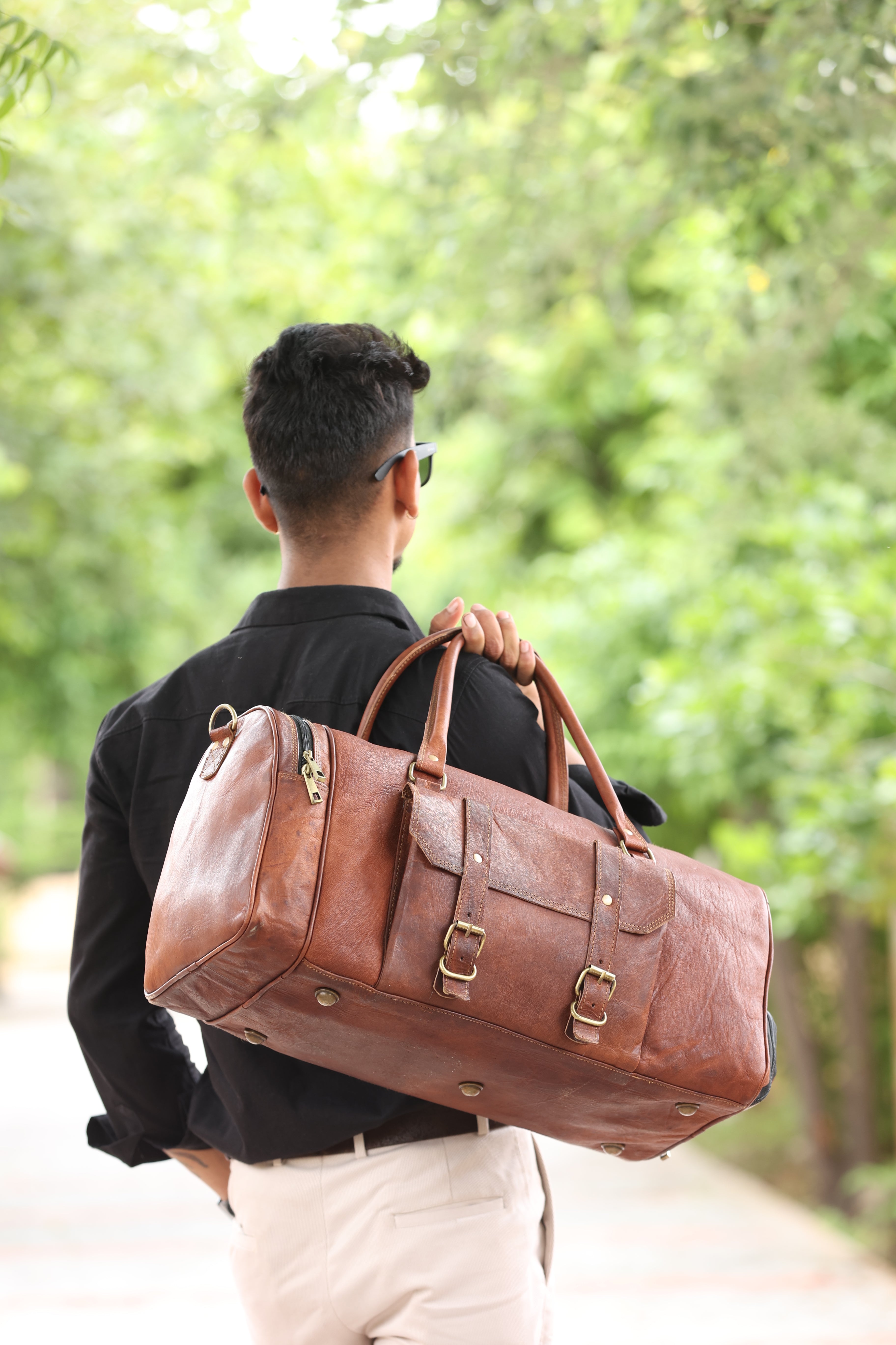 DEKVIO Leather Gym Duffle Bag with Shoe Compartment | Handcrafted Genuine Leather Weekender | Men & Women | Brown, Coffee, Tan, Black