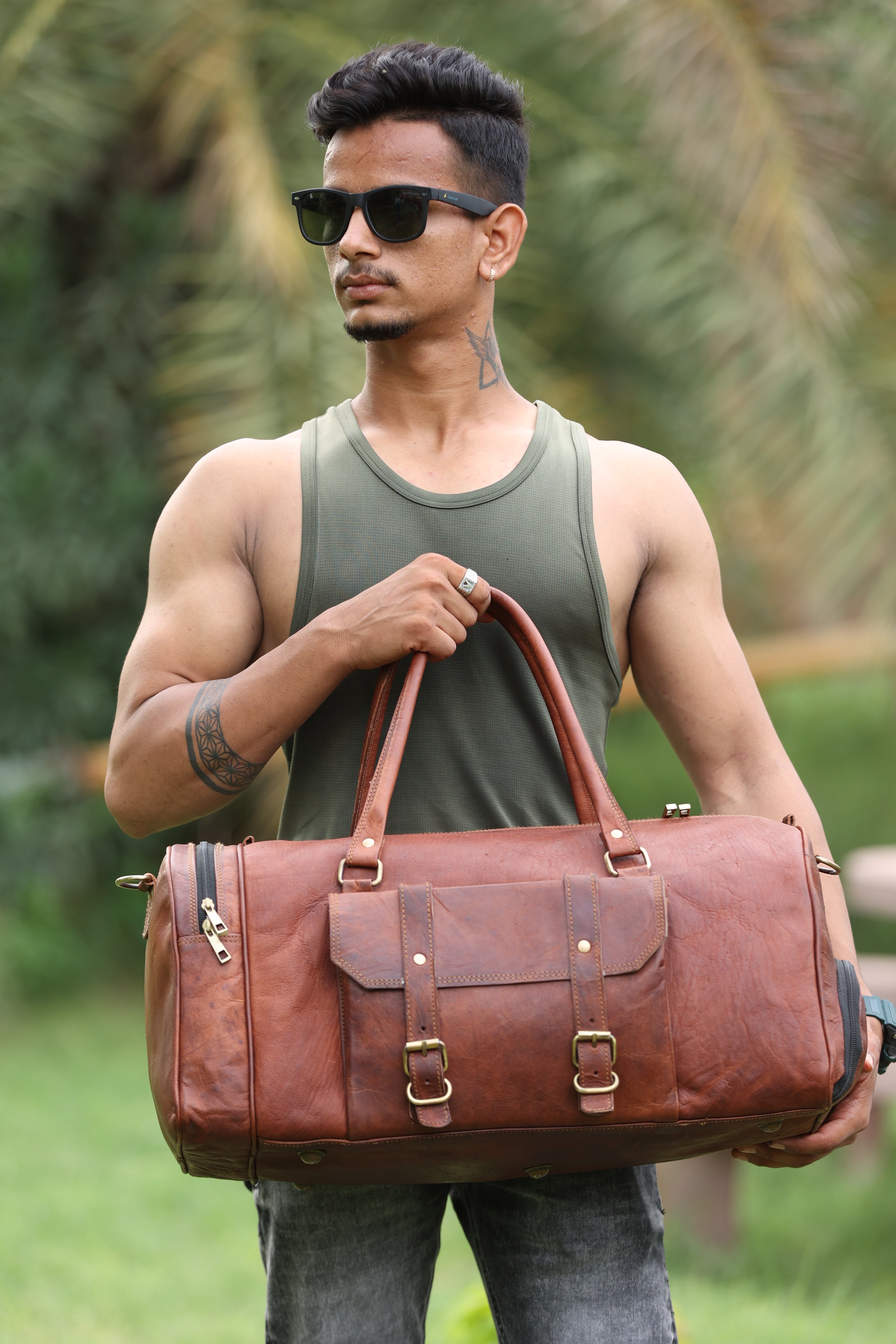 DEKVIO Leather Gym Duffle Bag with Shoe Compartment | Handcrafted Genuine Leather Weekender | Men & Women | Brown, Coffee, Tan, Black