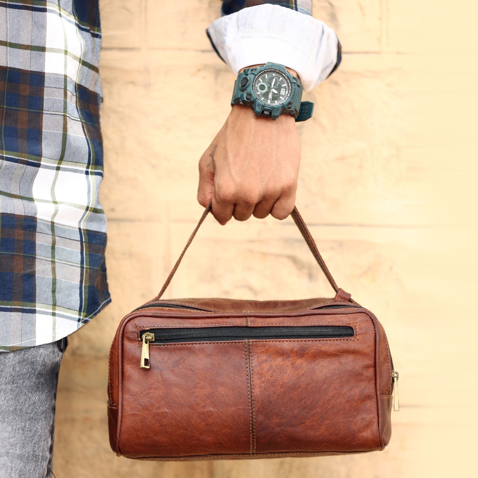 DEKVIO Leather Toiletry Bag Dopp Kit for Men Women Genuine Leather Travel Wash Bag Shaving Kit with Top Zip Opening