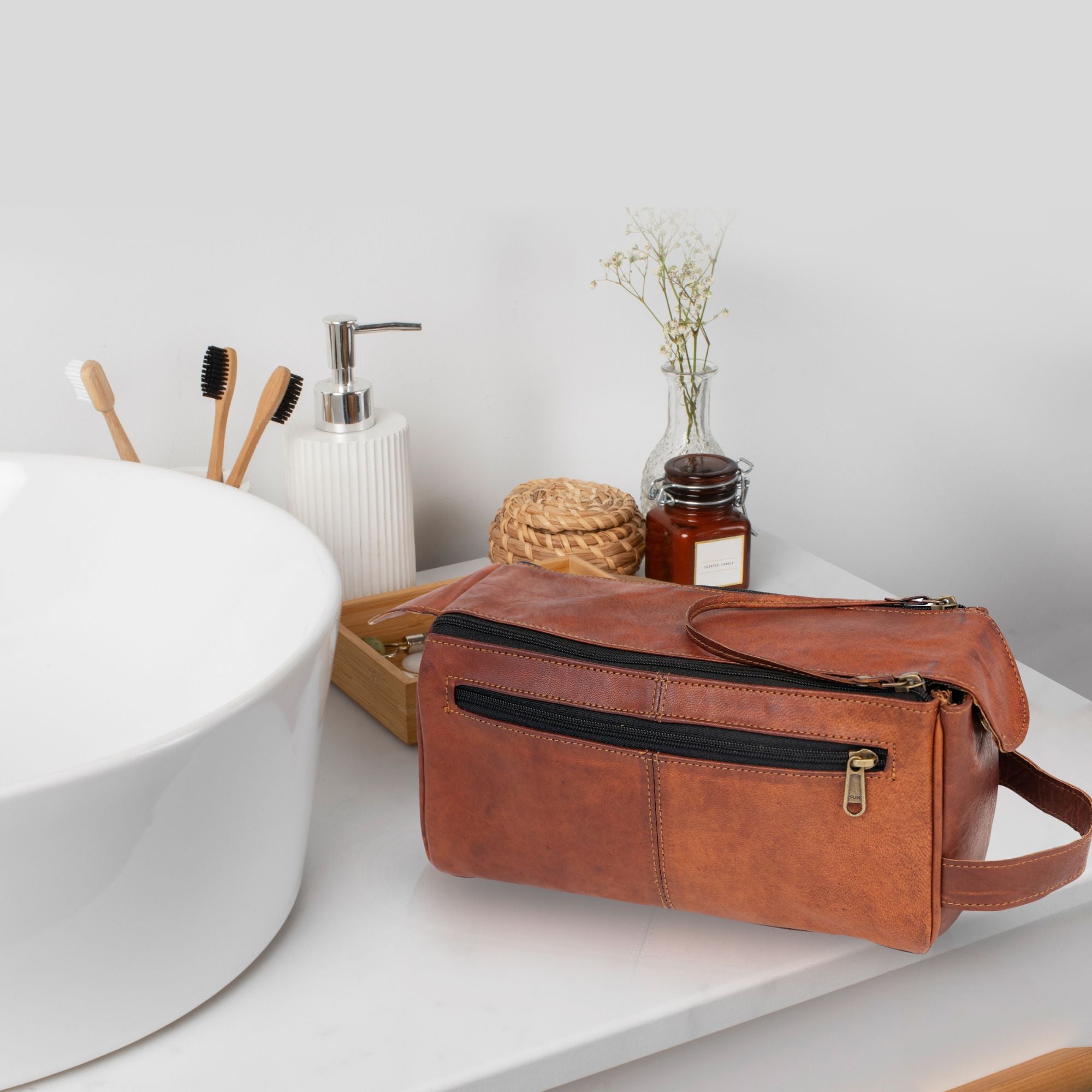 DEKVIO Leather Toiletry Bag for Men Women Travel Dopp Kit Genuine Leather Wash Bag Shaving Kit Cosmetic Organizer