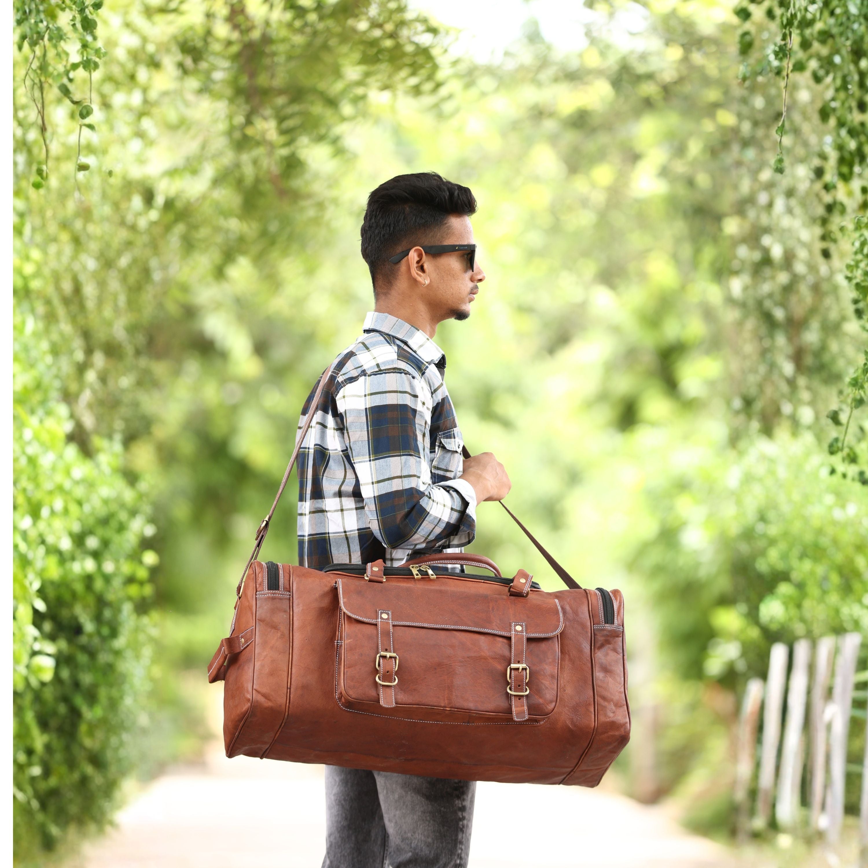 DEKVIO 24" Handcrafted Genuine Leather Duffle Bag | Vintage Travel Holdall | Men & Women | Brown, Coffee, Tan, Black